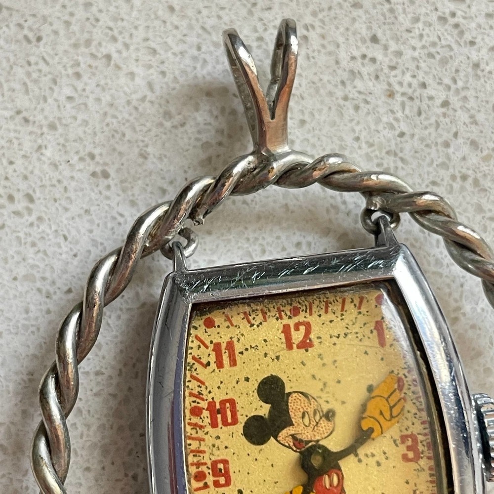 Vintage 1940s Ingersoll MICKEY MOUSE WATCH Disney Disneyana Pendant Necklace - Picture 3 of 8